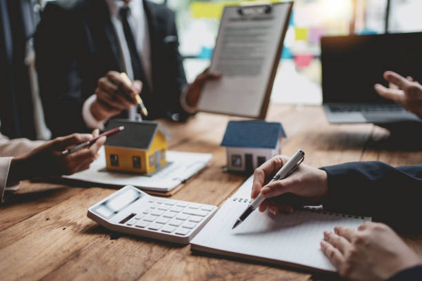 Un agent immobilier à Vienne travaille-t-il avec des promoteurs locaux pour les programmes neufs ?