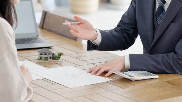 Agence immobilière : Quels sont les honoraires moyens des agents à Roussillon ?