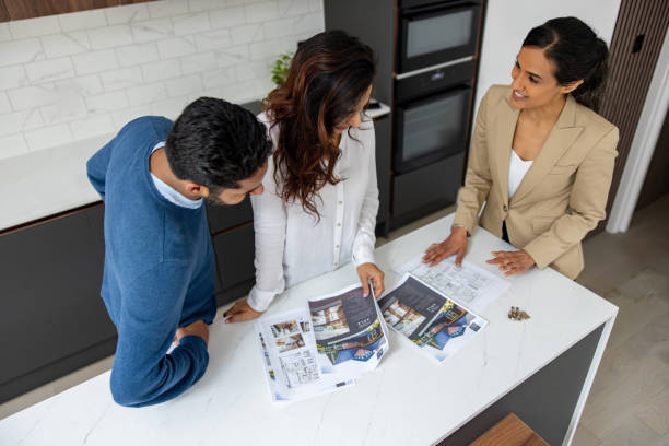 Peut-on changer d’agence immobilière à Estrablin en cours de vente ?