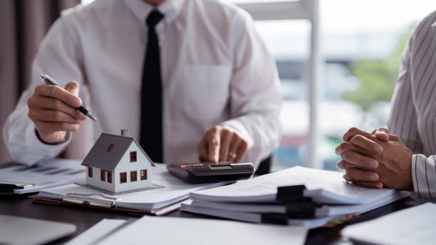 Comment un expert immobilier à Roussillon fixe-t-il la valeur d’un terrain constructible ?