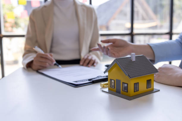 Quelle agence immobilière à Vienne peut accompagner un couple pour une vente neutre et équitable ?