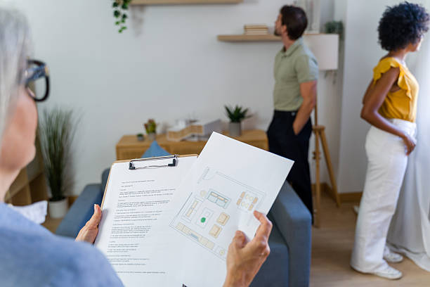 Comment une agence immobilière à Vienne fixe-t-elle un prix accepté par les deux membres du couple ?