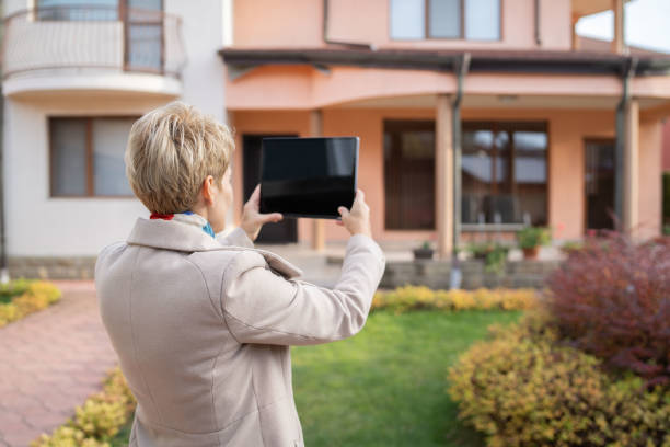 Comment un expert immobilier à Jardin prend-il en compte les contraintes topographiques d’un terrain ?